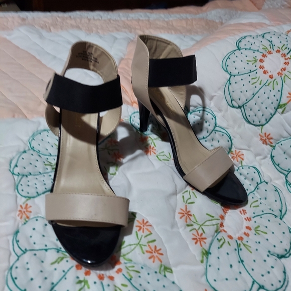 MADELINE STUART, MARCIE Black & Tan Strappy Sandal Heels, Size 8.5 - Picture 4 of 12
